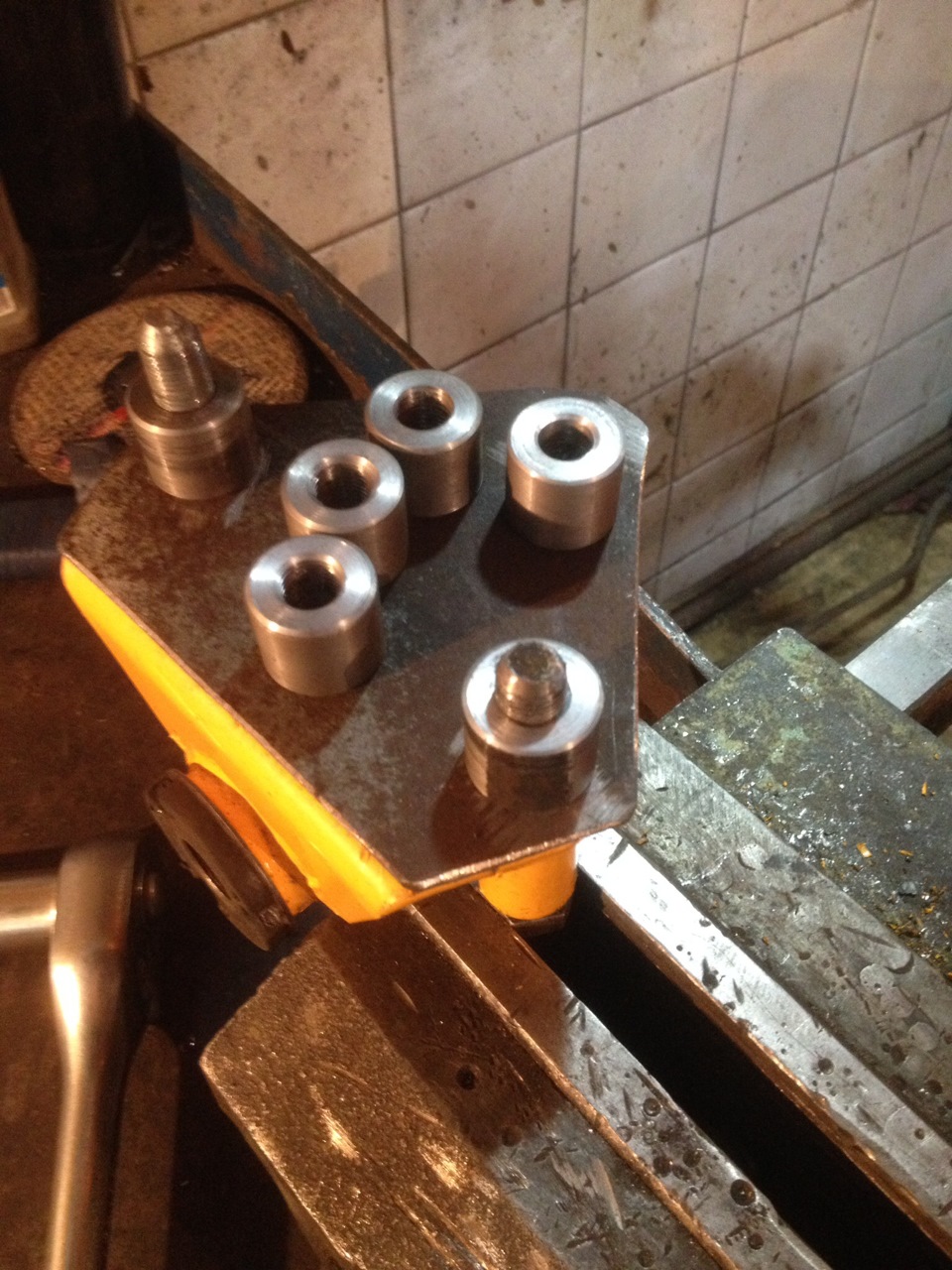 Замена крабов и площадок под них ( болты м 12) — Lada 2108, 1,5 л, 1987 ...