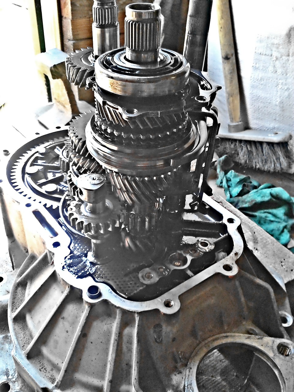 Разбор коробки передач 4d56t. Механическая коробка передач разборка. Механическая коробка. Мкпп в разборе. Механическая коробка передач разборка.