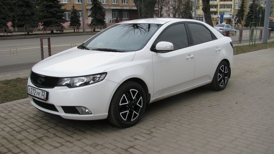 Белый киа серато фото KIA Cerato (2G) 1.6 бензиновый 2010 Белый ангел на DRIVE2