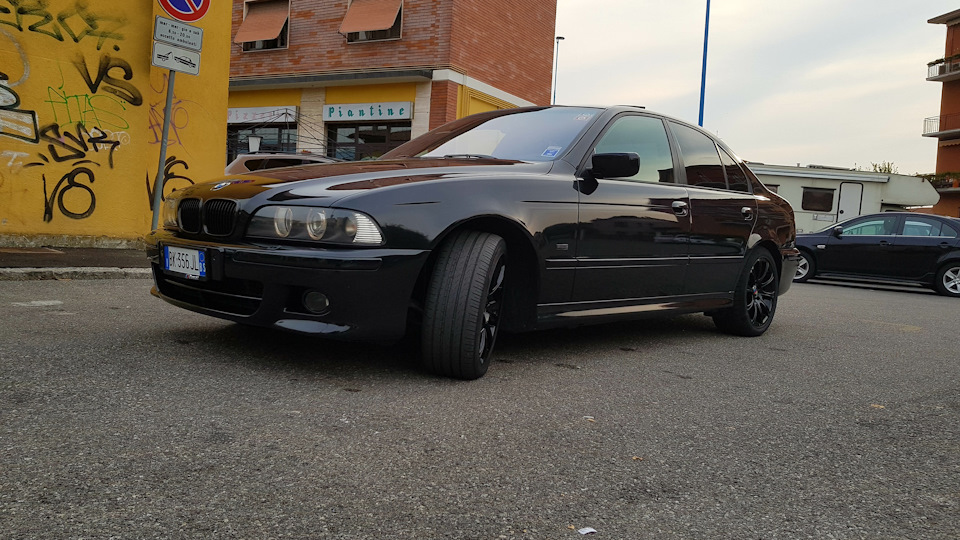 Bmw 5 Series Black Cosmos Drive2