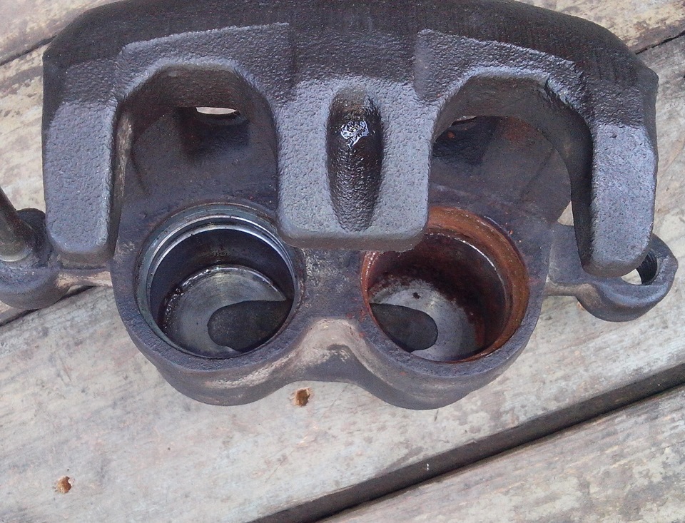 ремонт переднего суппорта. ремкомплект заднего суппорта монтеро спорт. фольксваген b3 задний поршень суппорта. передний суппорт хендай санта фе 2. переборка переднего тормозного суппорта тойота рав 4.