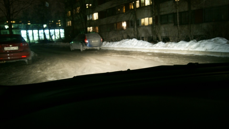 Замена лампочек габаритов и ближнего света — Ford Focus II Hatchback, 1 ...