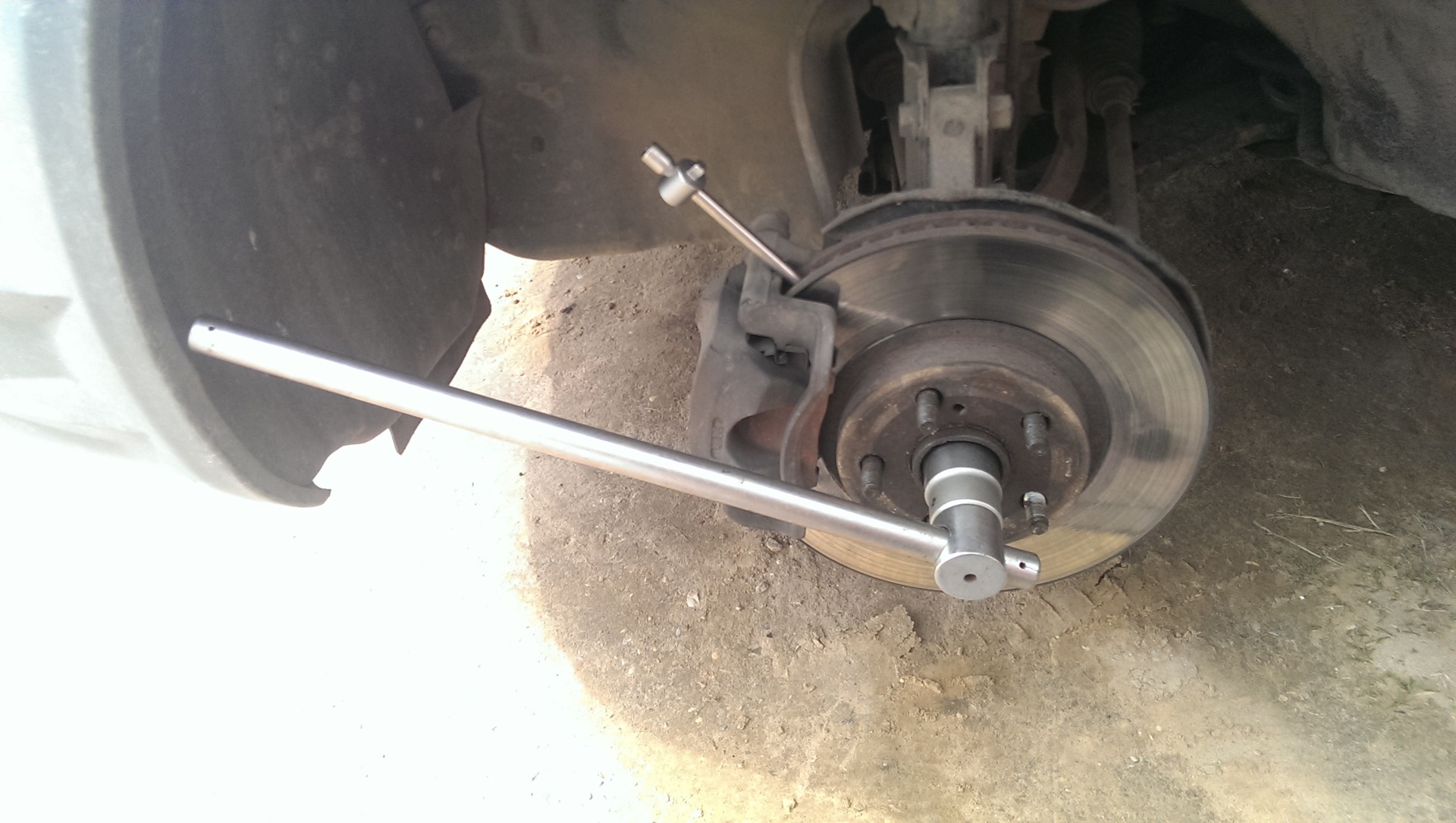 Сальники коленвала минск 12в. Ступичный подшипник форд мондео 4. Замена подшипника минск. Замена подшипника минск. Магнитное кольцо абс сузуки свифт.