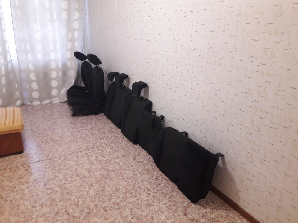 Чистка салона моющим пылесосом — Ford Focus II Sedan, 1,8 л, 2008 года ...