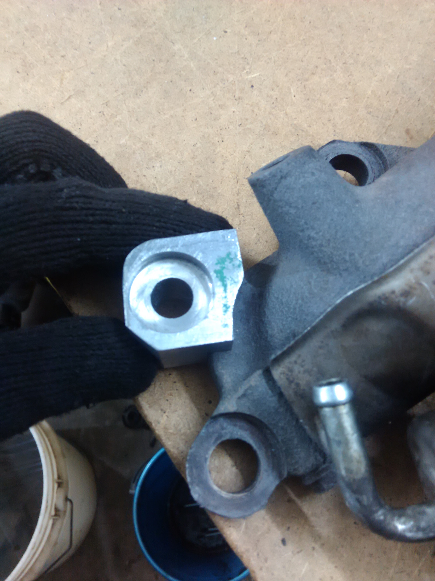 Крепление выпускного коллектора. Крепление выпускного коллектора ваз 2115. Крепление выпускного коллектора. Крепление выпускного коллектора. Коллектор ваз 2199.