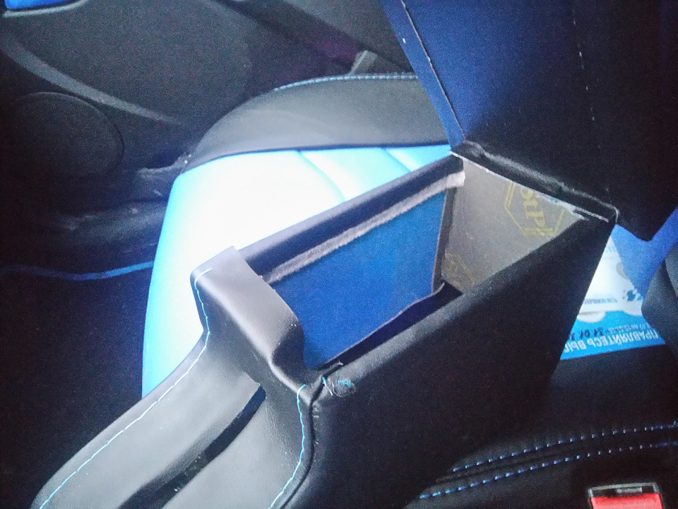 Подлокотник продолжение и чехлы на сидения — LADA Гранта лифтбек, 1,6 л ...