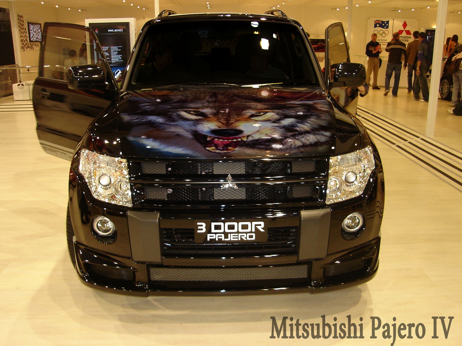 Mitsubishi pajero тюнинг фото Дизайн-проект Mitsubishi Pajero IV - Da Vinil Studio на DRIVE2