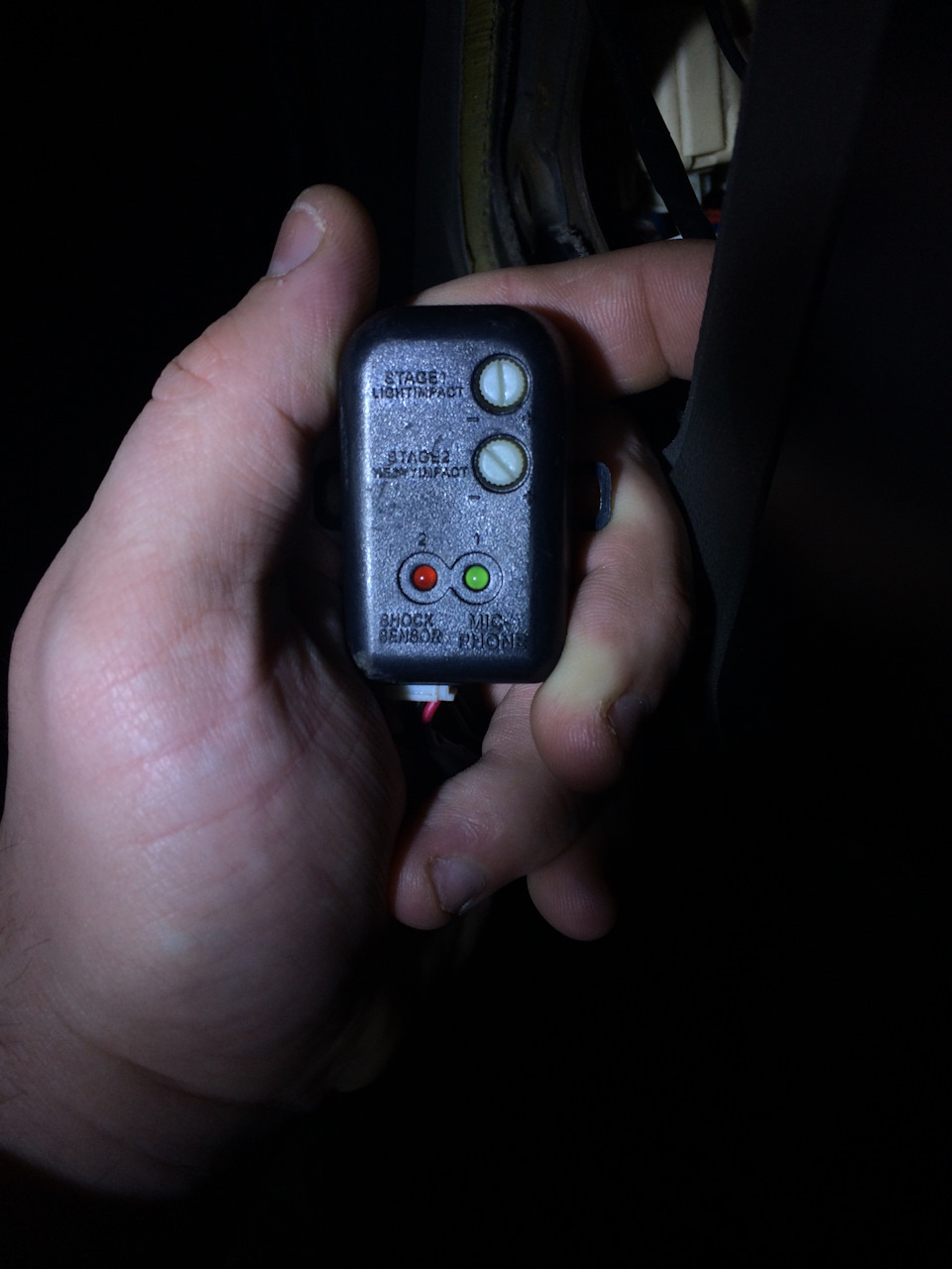 Датчик удара сигнализации шерхан 5. Регулировка сигнализации. Датчик удара tomahawk 9030. Регулировка чувствительности датчика сигнализации пантера. Регулировка сигнализации.