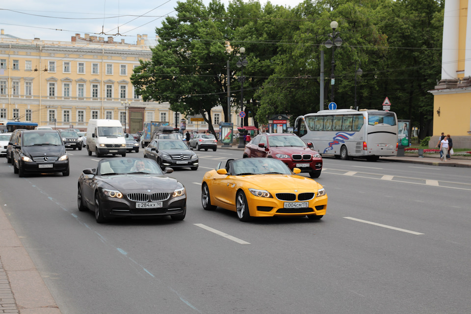 Драйв машины спб. Автомобиль на улице. Машины на улицах СПБ. Улицы Питер машины. Спорткары на улицах Санкт-Петербурга.
