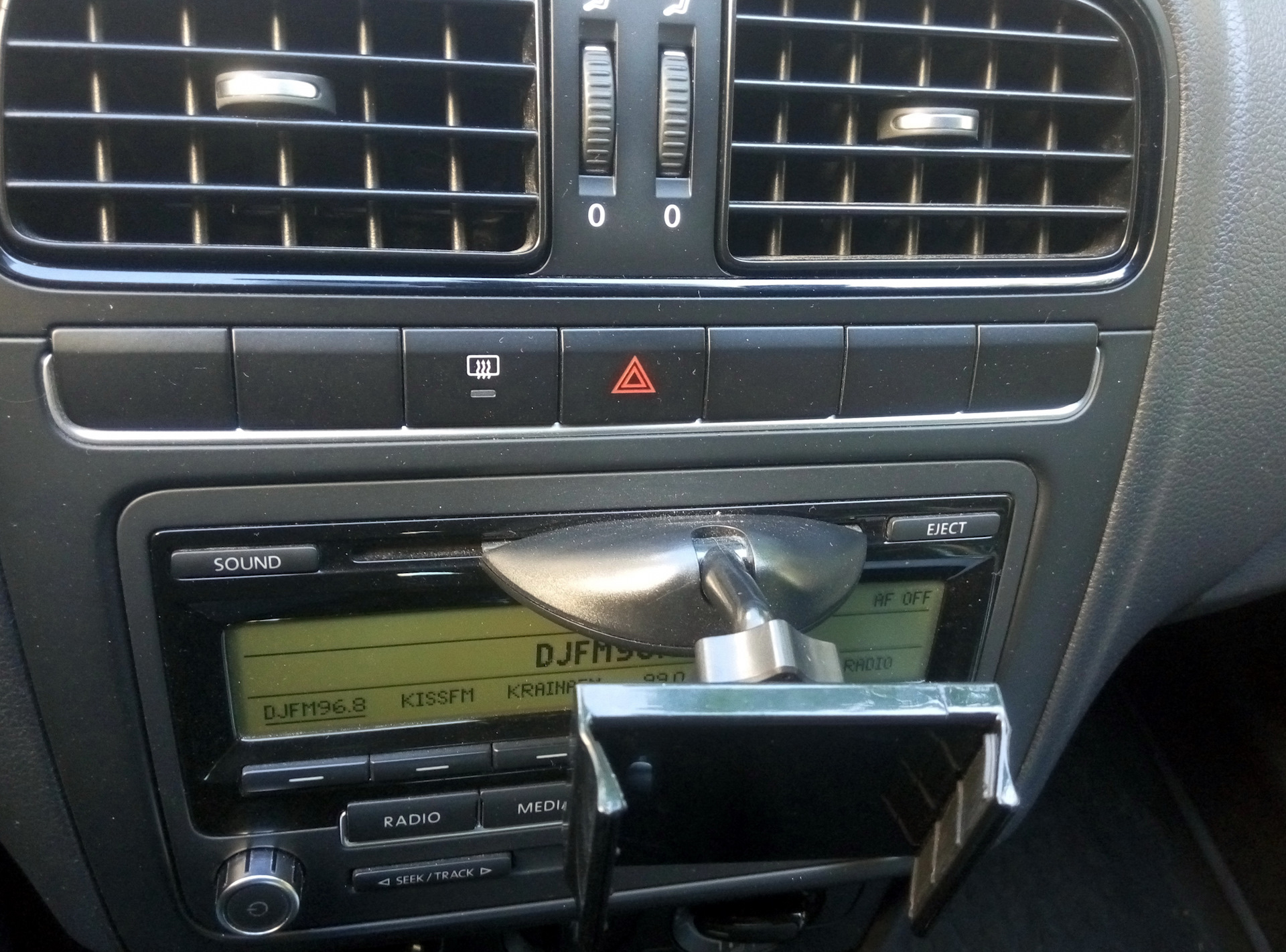 Держатель телефона в CD привод магнитолы — DRIVE2