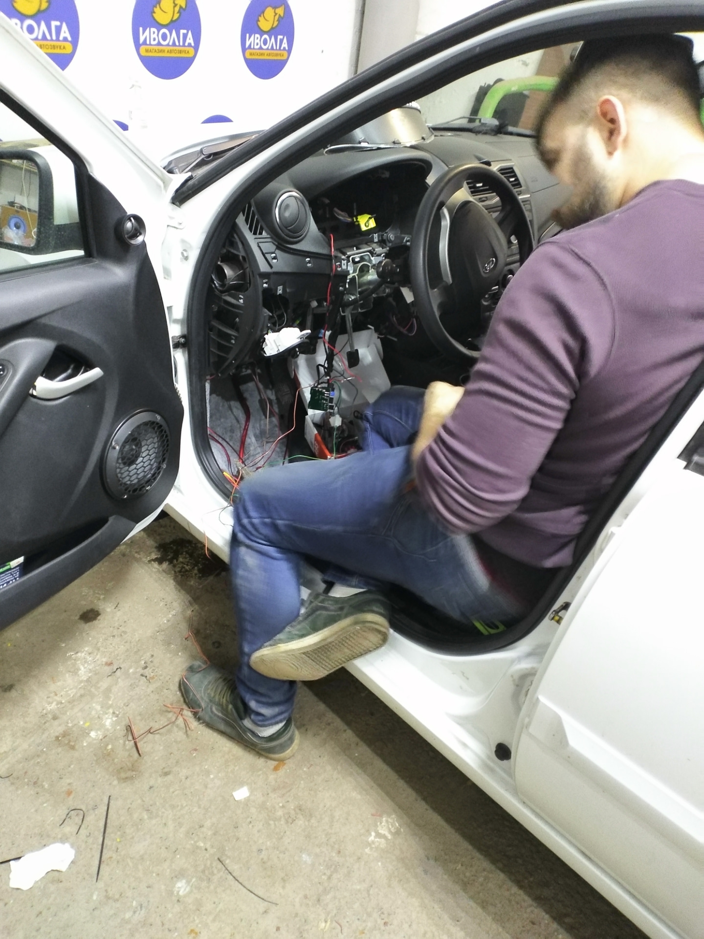 Установка сигнализации — Lada Гранта (2G) FL, 1,6 л, 2018 года ...