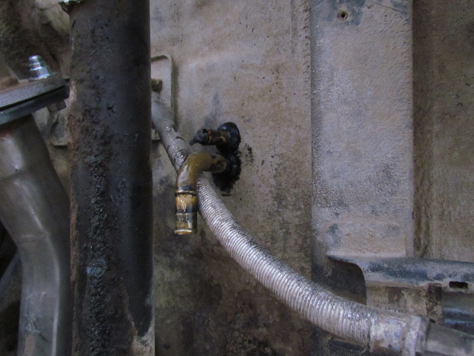 Вид снизу — Toyota Land Cruiser 70