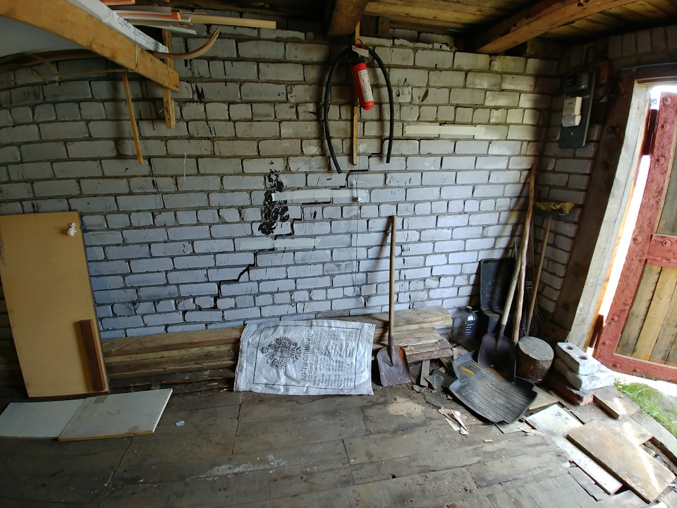 Треснула стена в гараже что делать - 94 фото