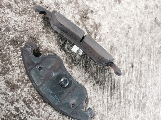 А вот колодки Brembo почти новые, всего 6000 км пробега. Останутся про запас ;) — Audi A5 Sportback (1G)