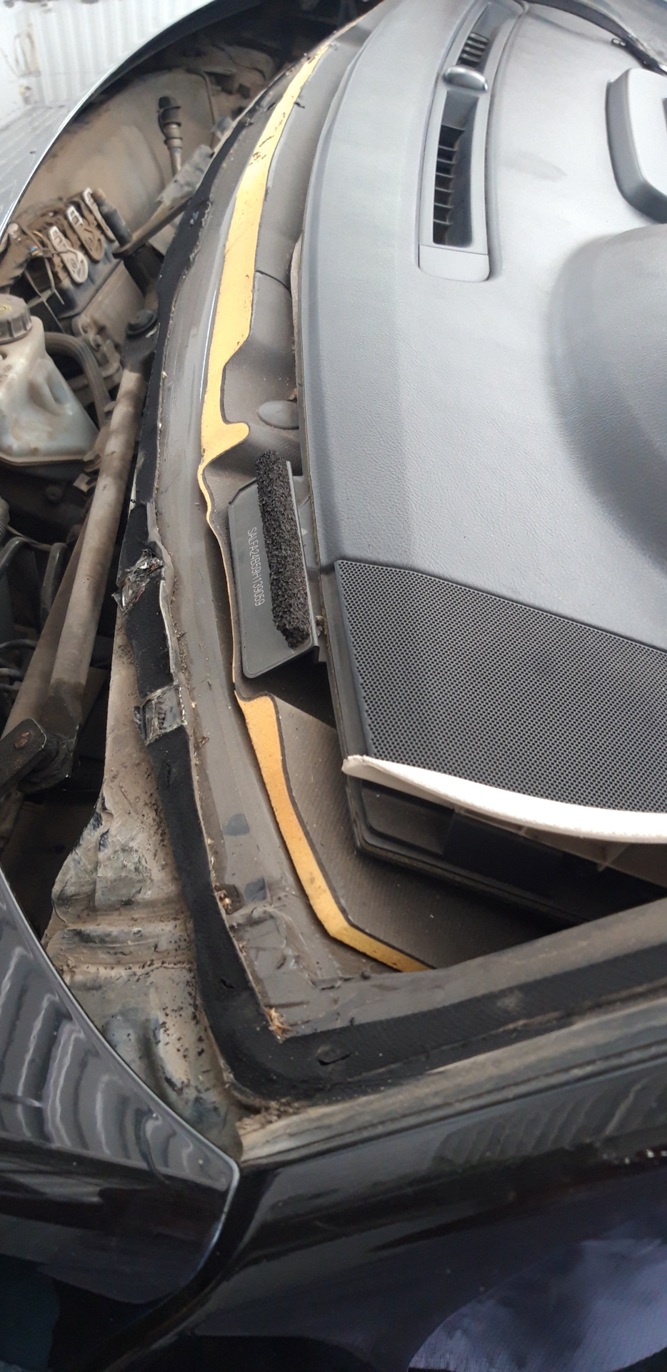 Замена лобового стекла. Замена колёсных гаек. Замена верхней подушки ...