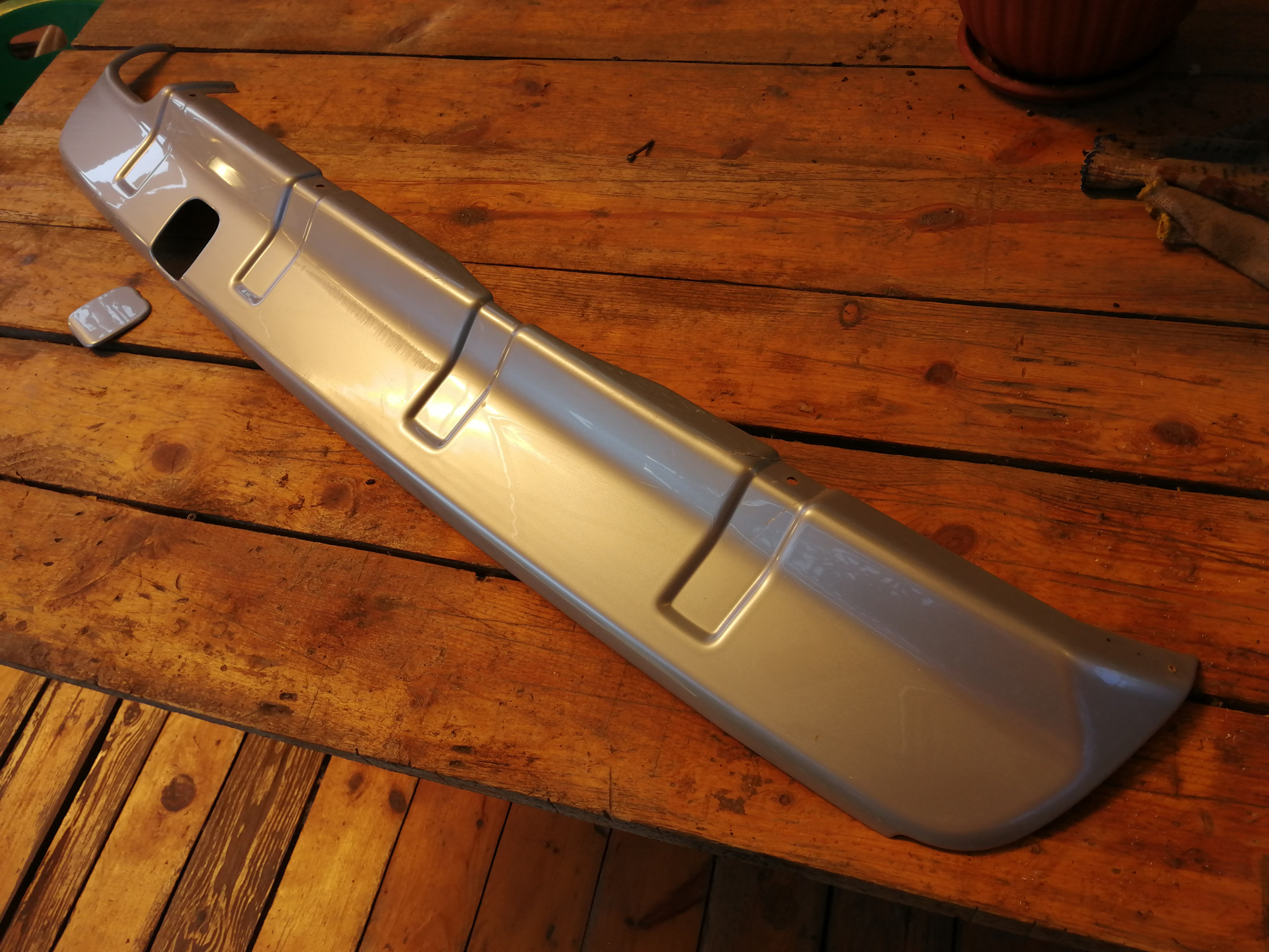 Бампер задний митсубиси аутлендер 2013. Бампер задний mitsubishi outlander 3. Накладка на бампер аутлендер 3. Задний бампер мицубиси аутлендер. Бампер задний mitsubishi outlander 3.