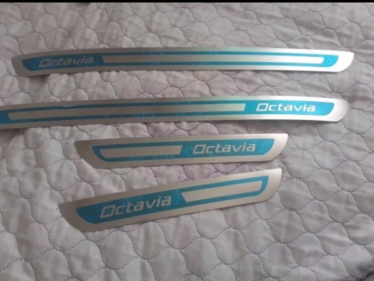 Накладки на порог дверей — Skoda Octavia A5 Mk2, 1,6 л, 2011 года ...