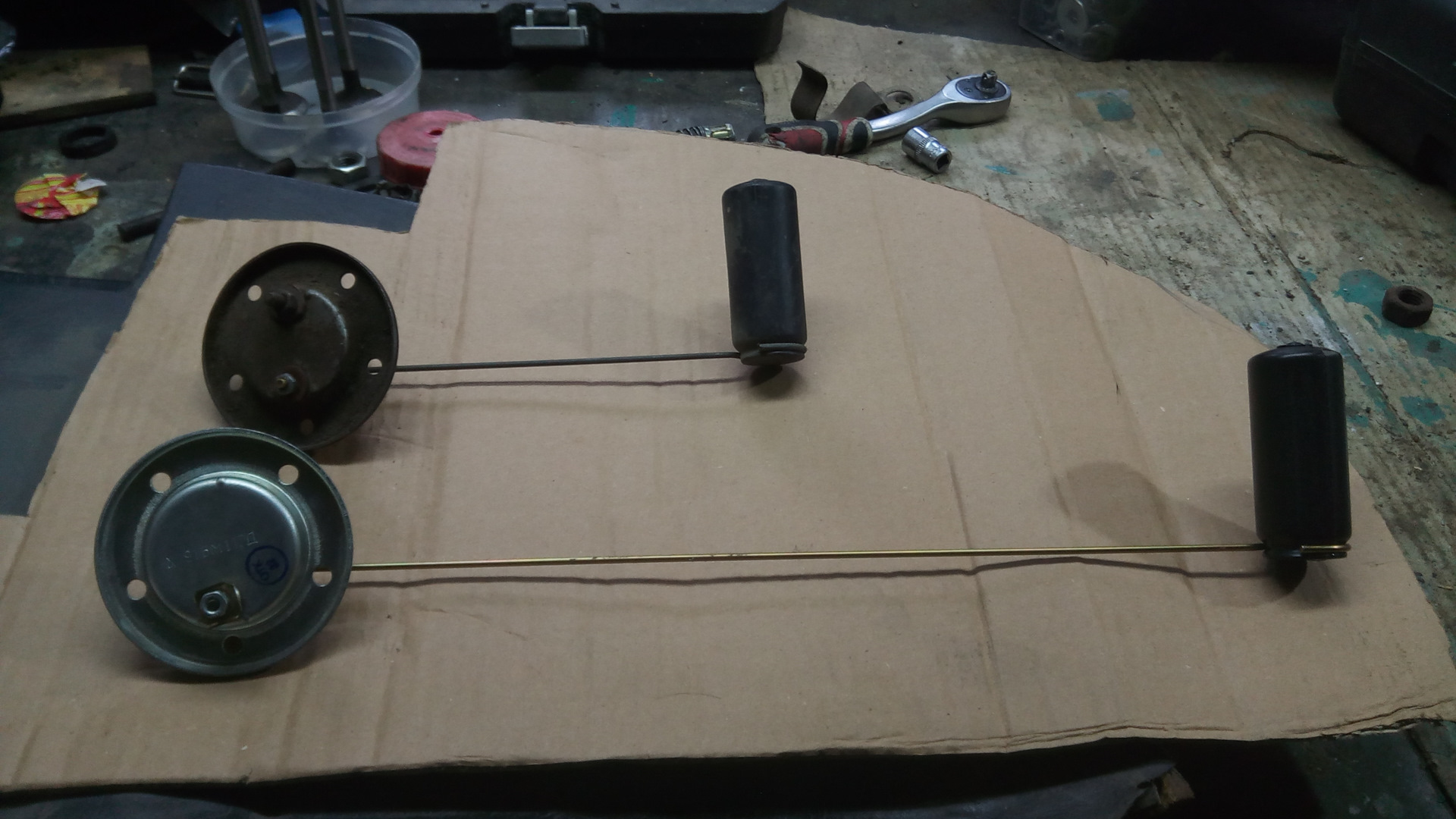 Датчик уровня топлива — ГАЗ 21, 2,4 л, 1970 года | запчасти | DRIVE2