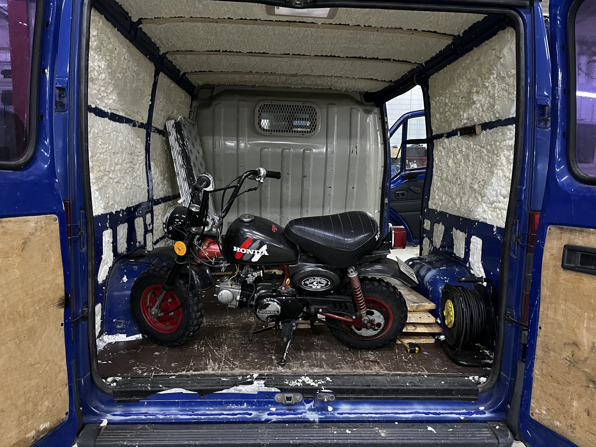 Утепление фургона — Peugeot Boxer (1G), 1,9 л, 2001 года | своими ...