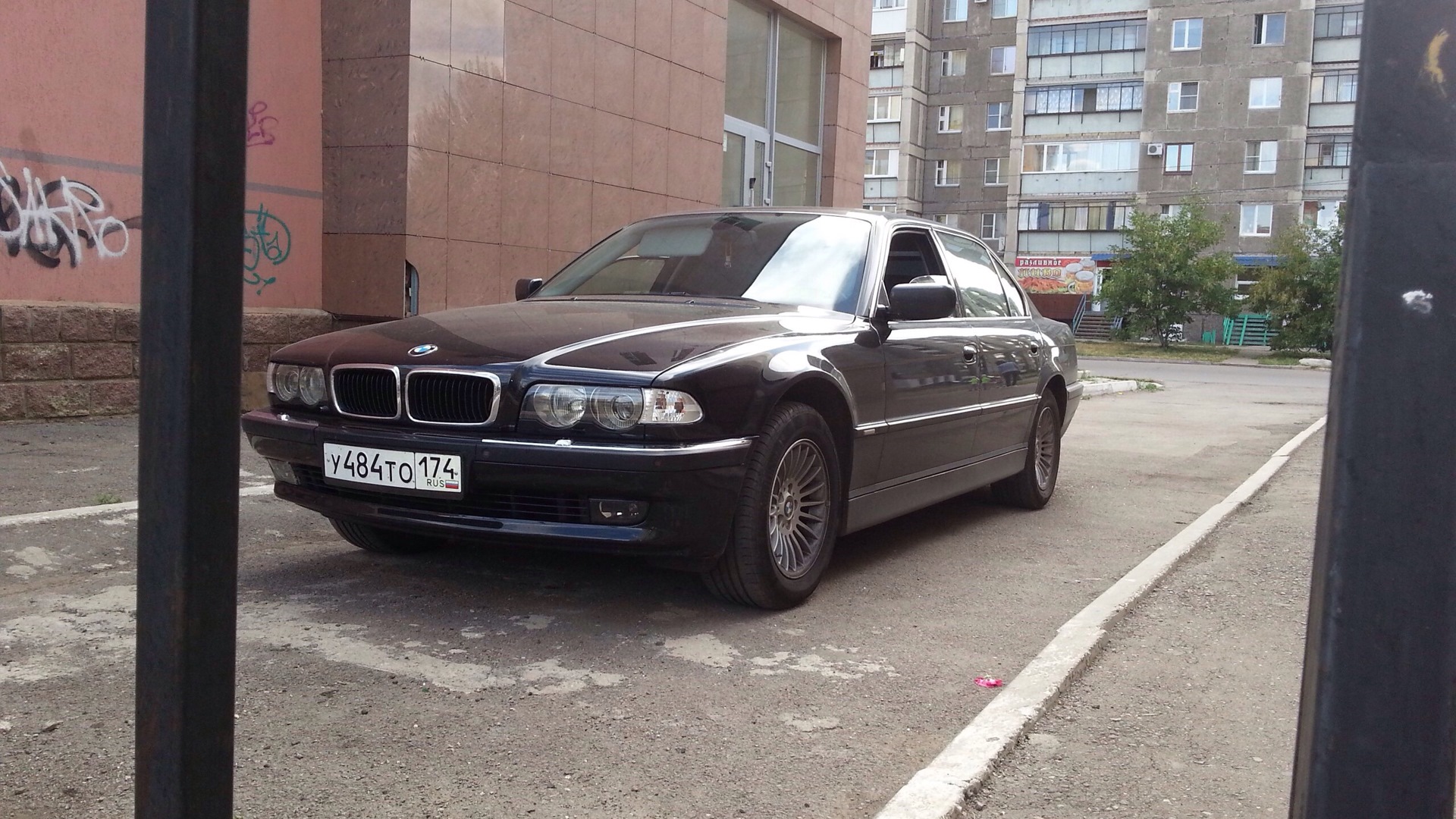 BMW 7 series (E38) 5.4 бензиновый 2000 | шикарная брюнетка на DRIVE2