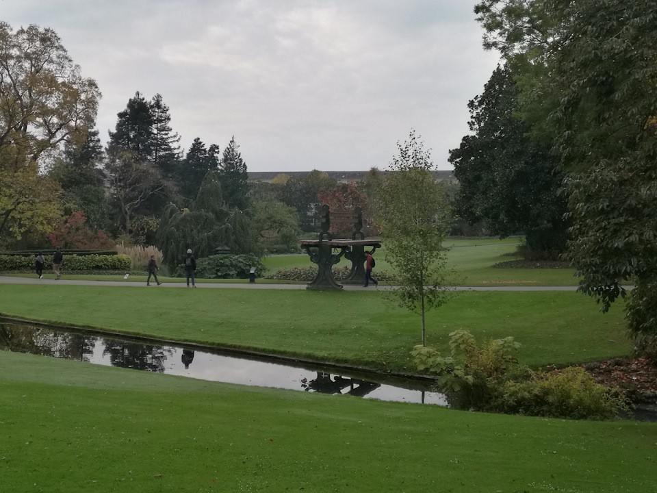 Небольшая скамеечка. — Audi A4 (B9)