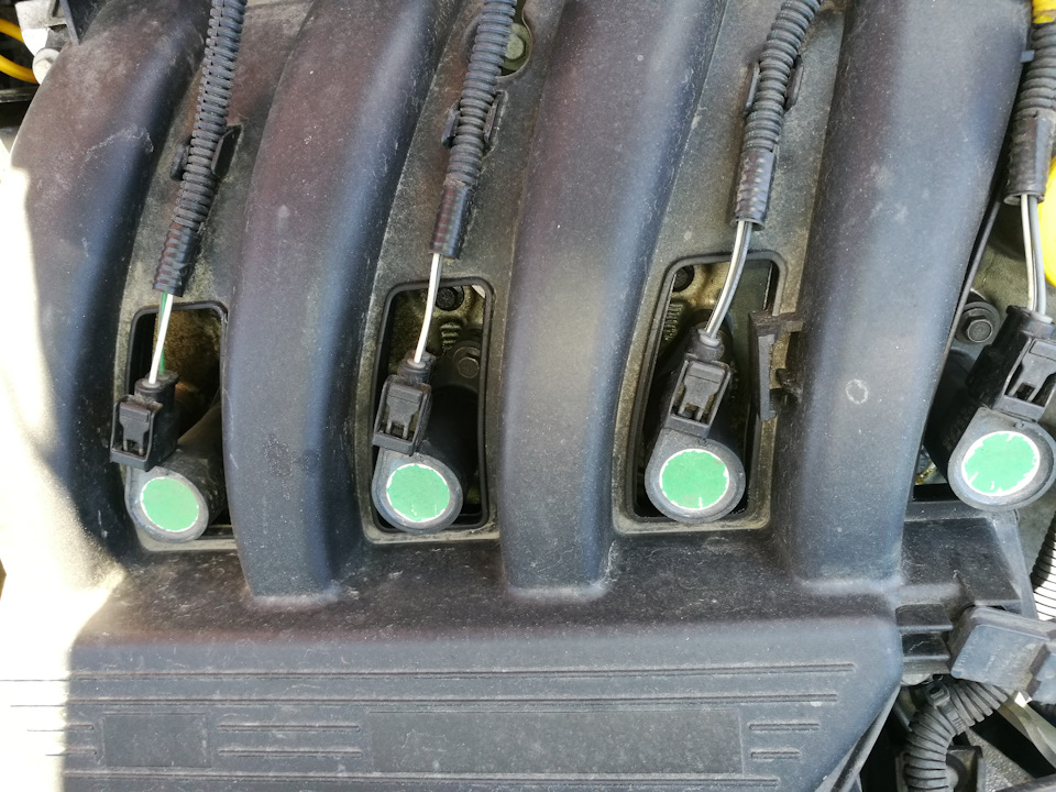 Масло на клапанной крышке — Renault Logan (2G), 1,6 л, 2015 года ...