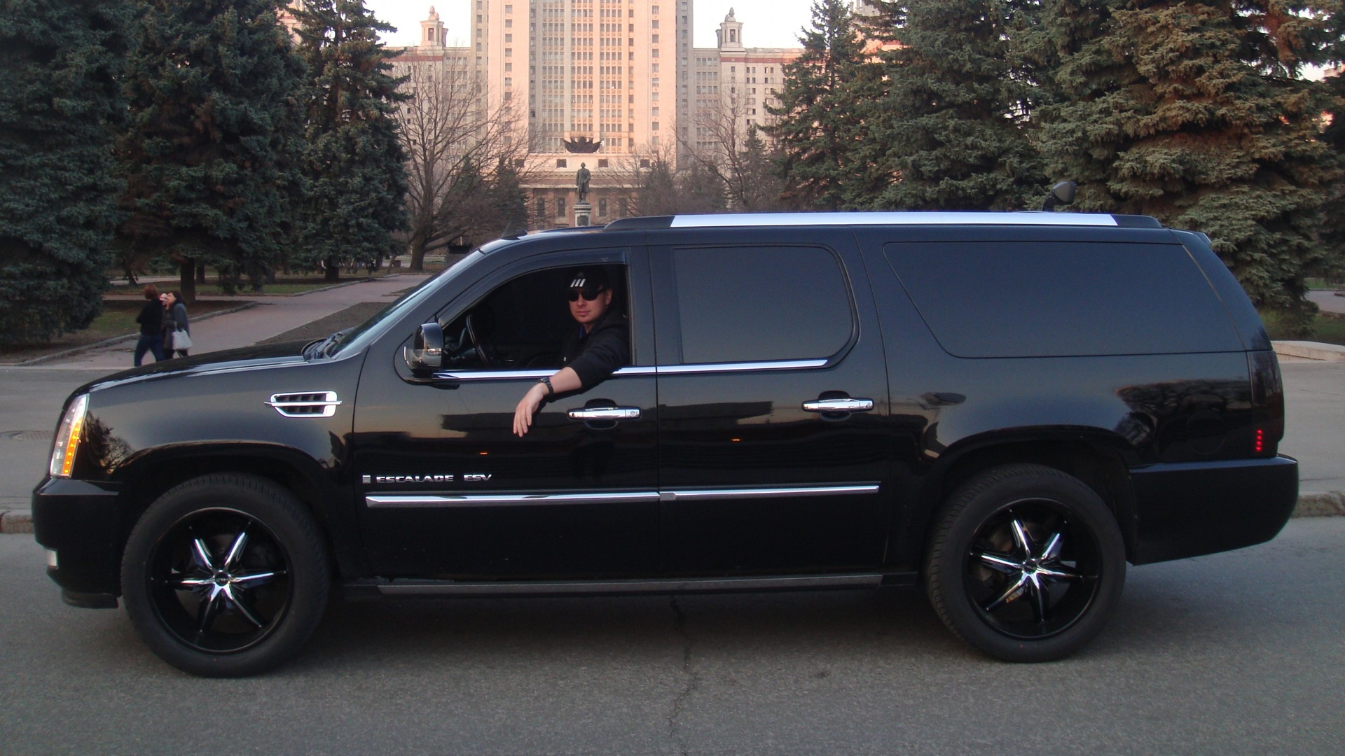 Гуф джип. Кадиллак Эскалейд Бандитский. Cadillac Escalade тонированный. Шевроле Тахо Гуфа.