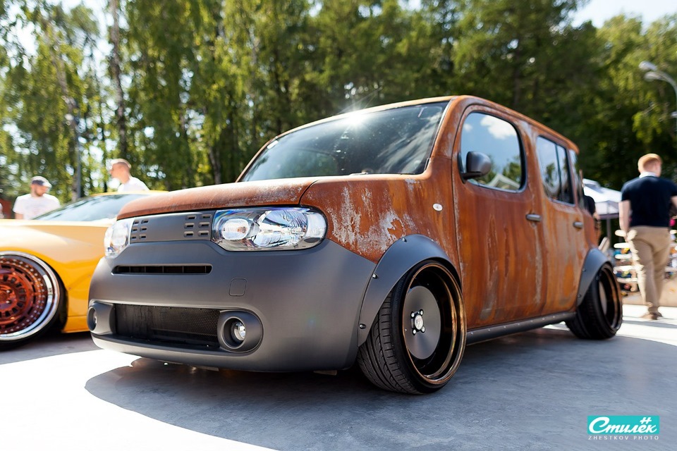 Nissan Cube стенс