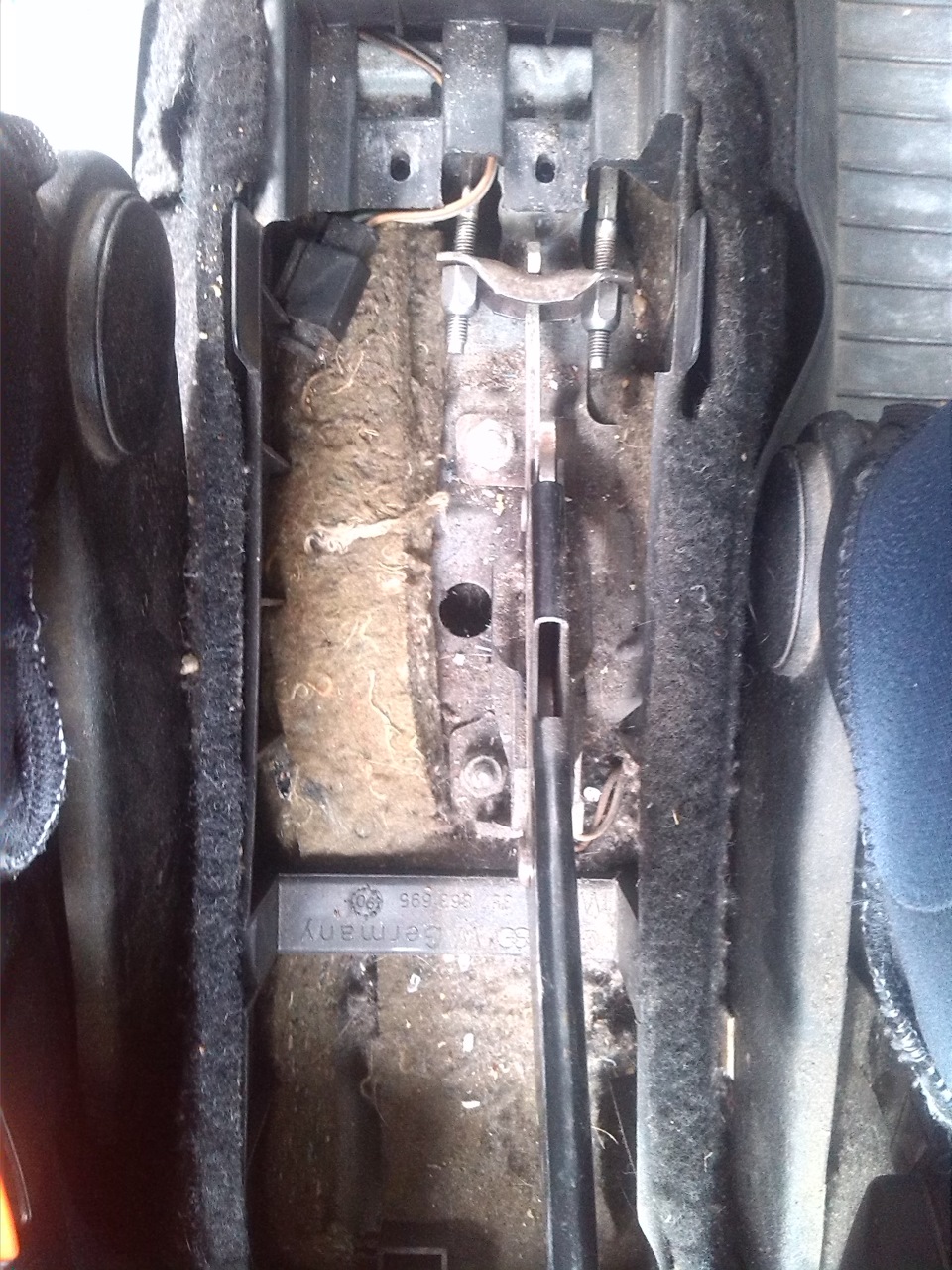 Подтянул тросик стояночного тормоза — Volkswagen Passat B3, 1,8 л, 1991 ...