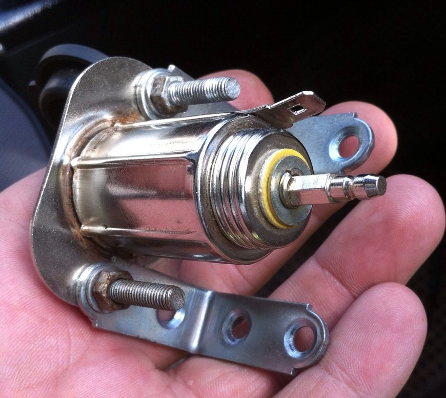 Power outlet перевод на русский в машине для чего