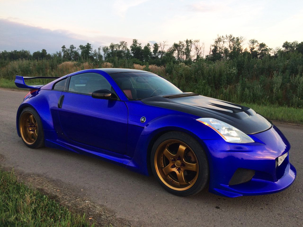 Nissan 350z Blue