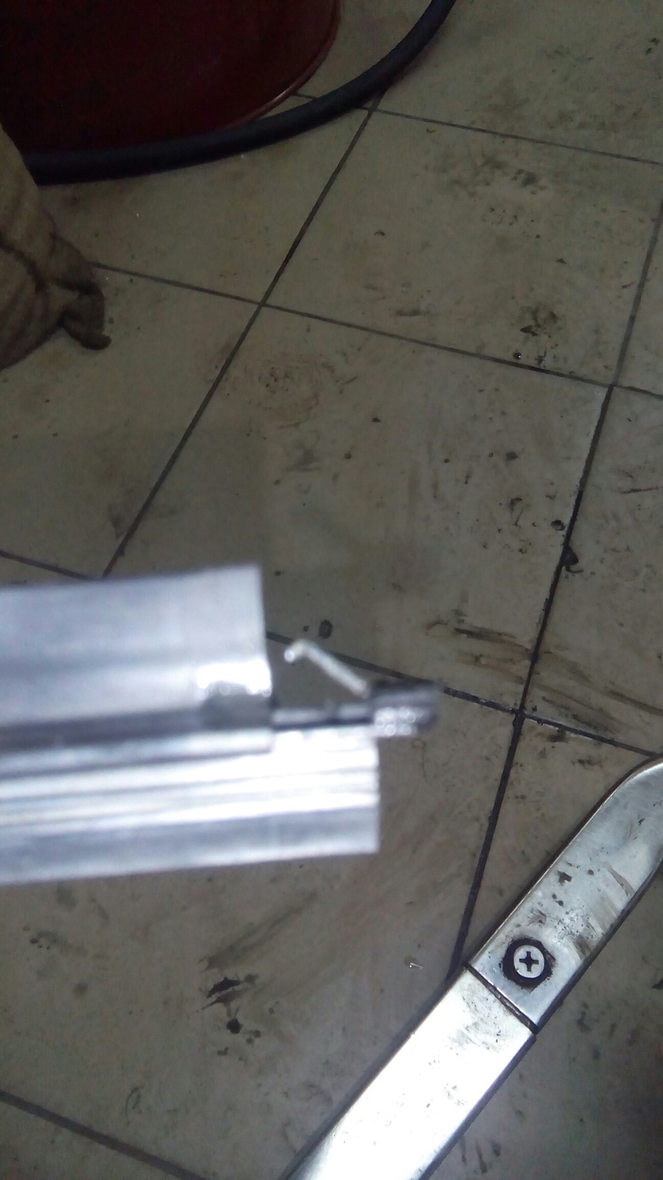 Замена резинок в щетках стеклоочистителя. — Skoda Fabia Mk2, 1,2 л ...