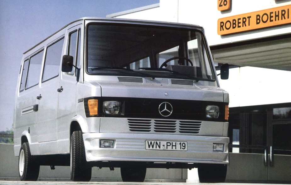 2 1 бус. Мерседес Бенц т1. Мерседес т1 и т2. Mercedes 207d т1. Mercedes-Benz t1 601/602.