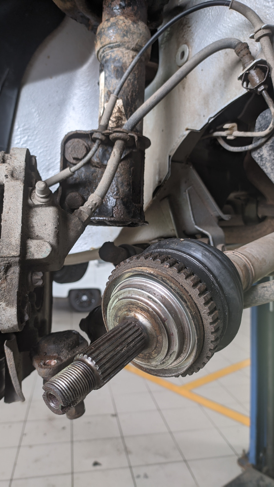 Замена тросиков ручника — Lada Гранта лифтбек, 1,6 л, 2015 года ...