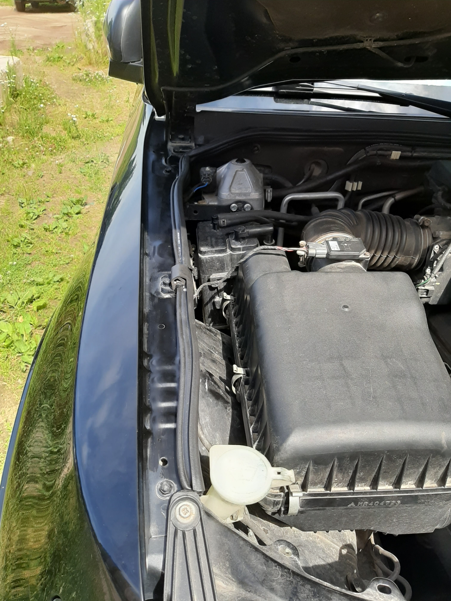 Уплотнитель капота — Mitsubishi Pajero (4G), 3,8 л, 2007 года | своими ...