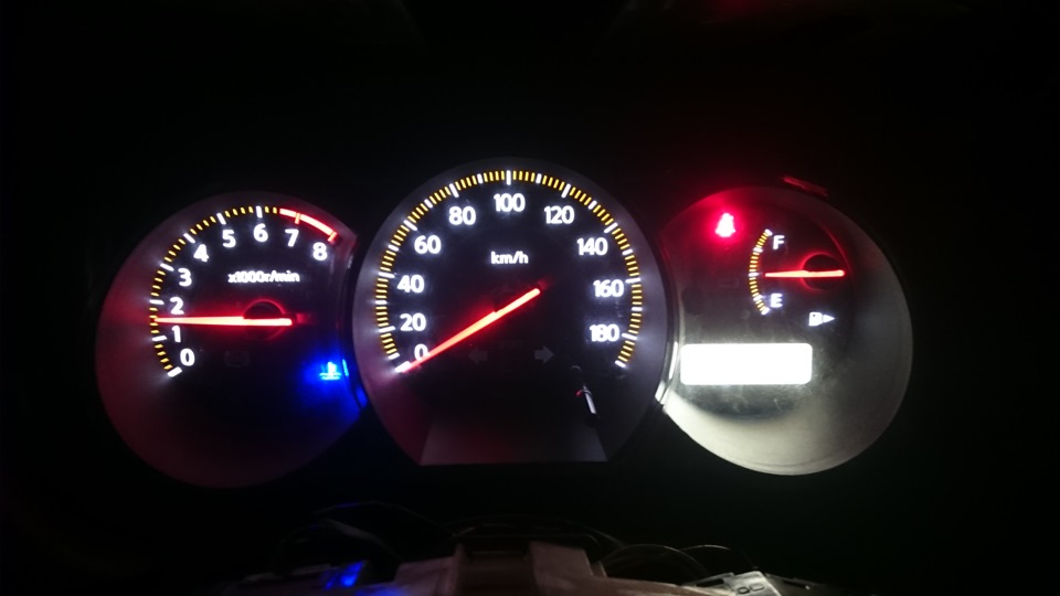 Приборная панель тиида. Nissan Tiida панель приборов. Подсветка приборов Альфа 156. Sg5 подсветка приборной панели. Мазда сх5 подсветка приборки.