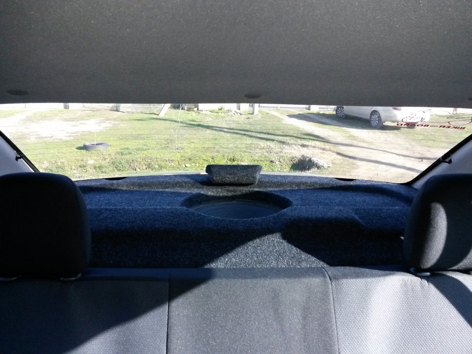 Издалека. — Renault Logan (2G)