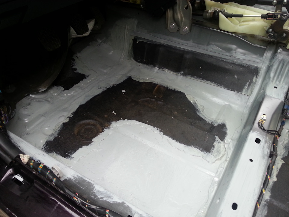 Герметик на мазда 6 gg. Шумоизоляция mitsubishi colt. W211 шумоизоляция. Шумоизоляция мазда 6 2020. Вин мазда 6 gg.