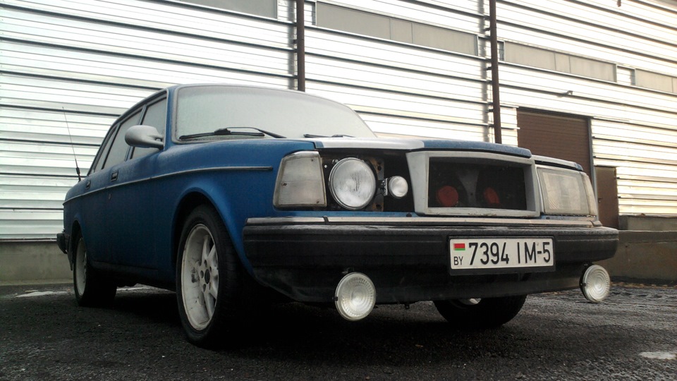 Volvo 240 чумадан синий