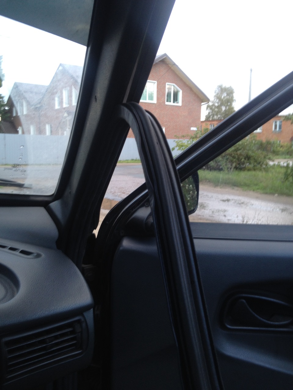 Замена стандартных дверных двухтрубных резинок на трехтрубные от ваз ...