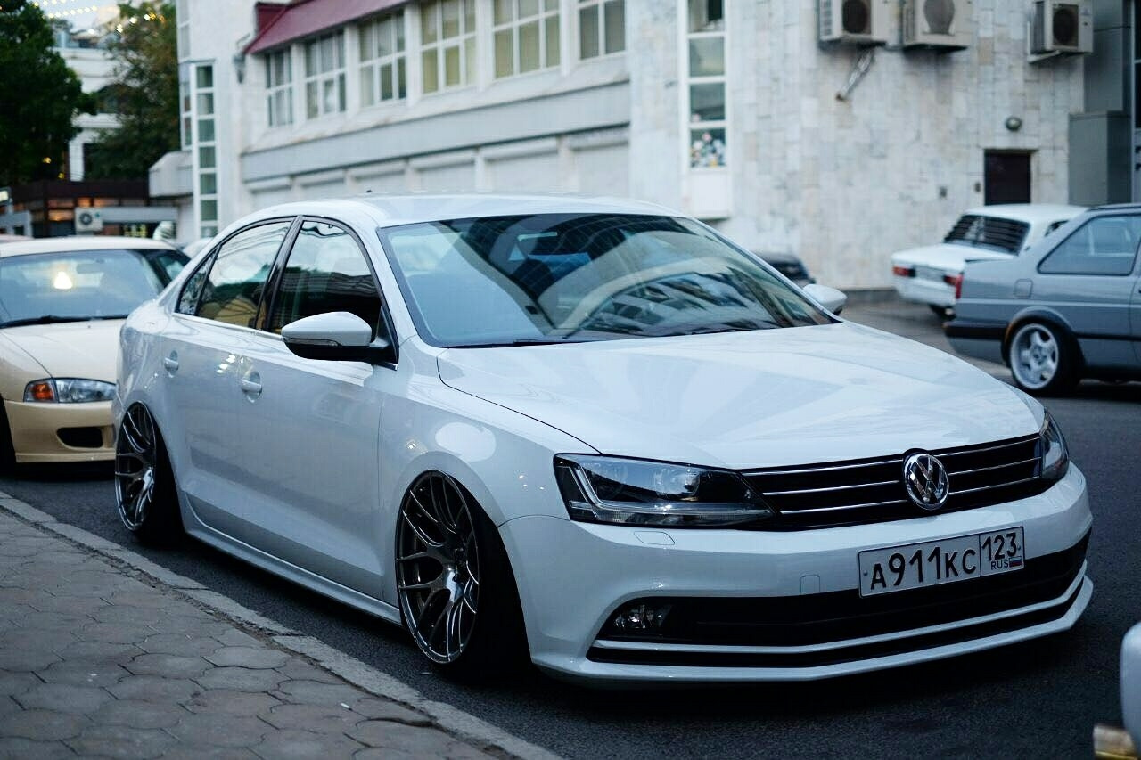 Vw jetta 6. VW Jetta 1.4. Volkswagen Jetta 2015 stance. Фольксваген Джетта стенс. Фольксваген Джетта стенс 2016.