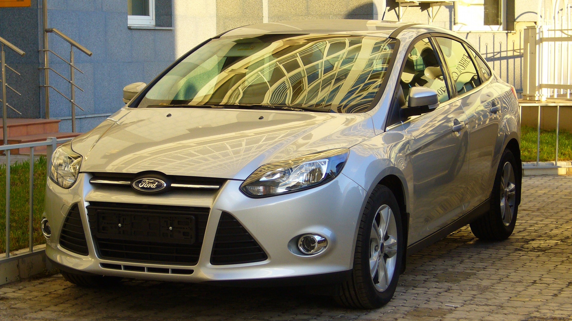 Форд фокус мт 1.6. Форд фокус 3 2013. Ford Focus III 2013. Ford Focus 3 2013 седан. Форд фокус 2013 седан.