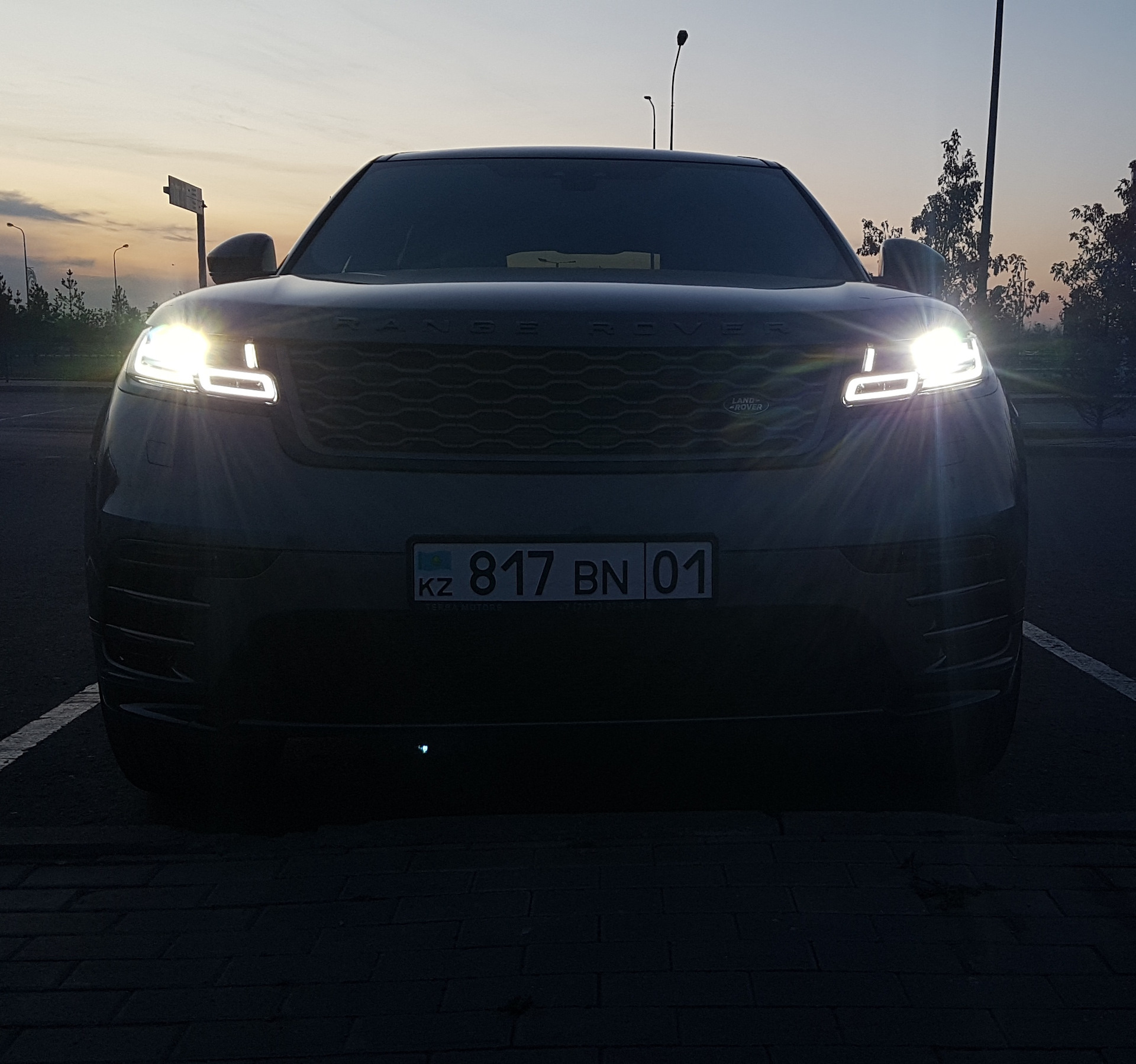 Range Rover ночь фары