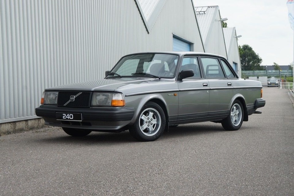 Volvo 240 4k