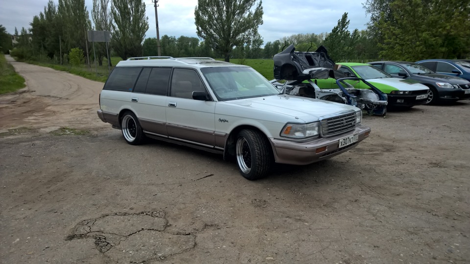 toyota crown s130 wagon