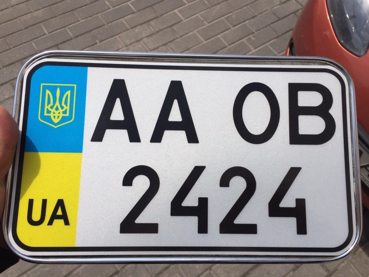 Любой номер украины. Украинские номера. Украинские номера квадратные. Квадратные номера для легкового автомобиля. Украинские номерные знаки автомобилей.