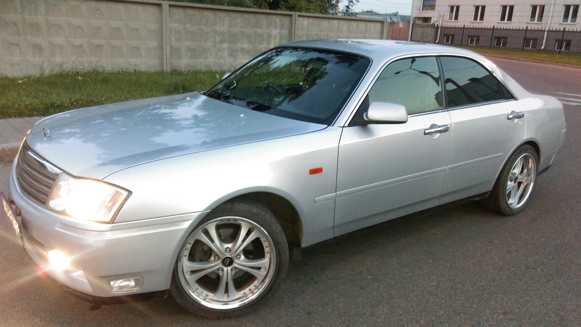 Gloria b. Nissan Gloria y34.