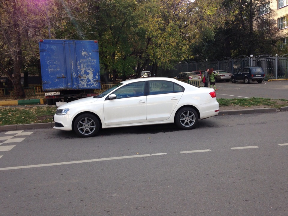 Центральные колпачки на диски AEZ (VW Jetta VI) — Volkswagen Jetta VI ...