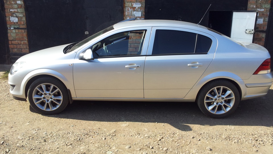 Opel Astra Silver седан