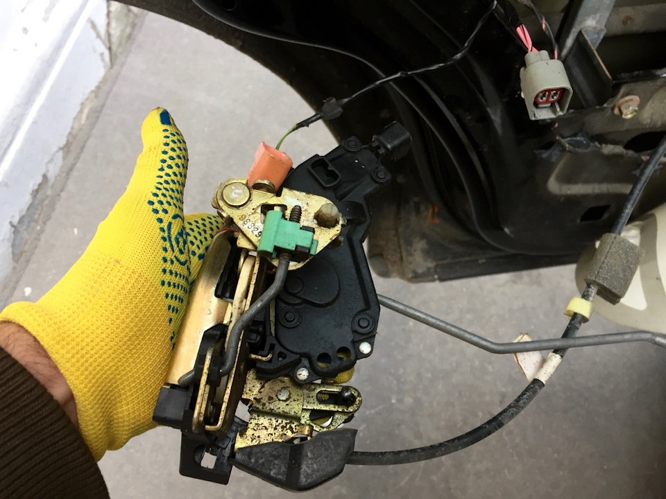 DIY: блокировка дверей — Ford Explorer (3G), 4,6 л, 2002 года ...